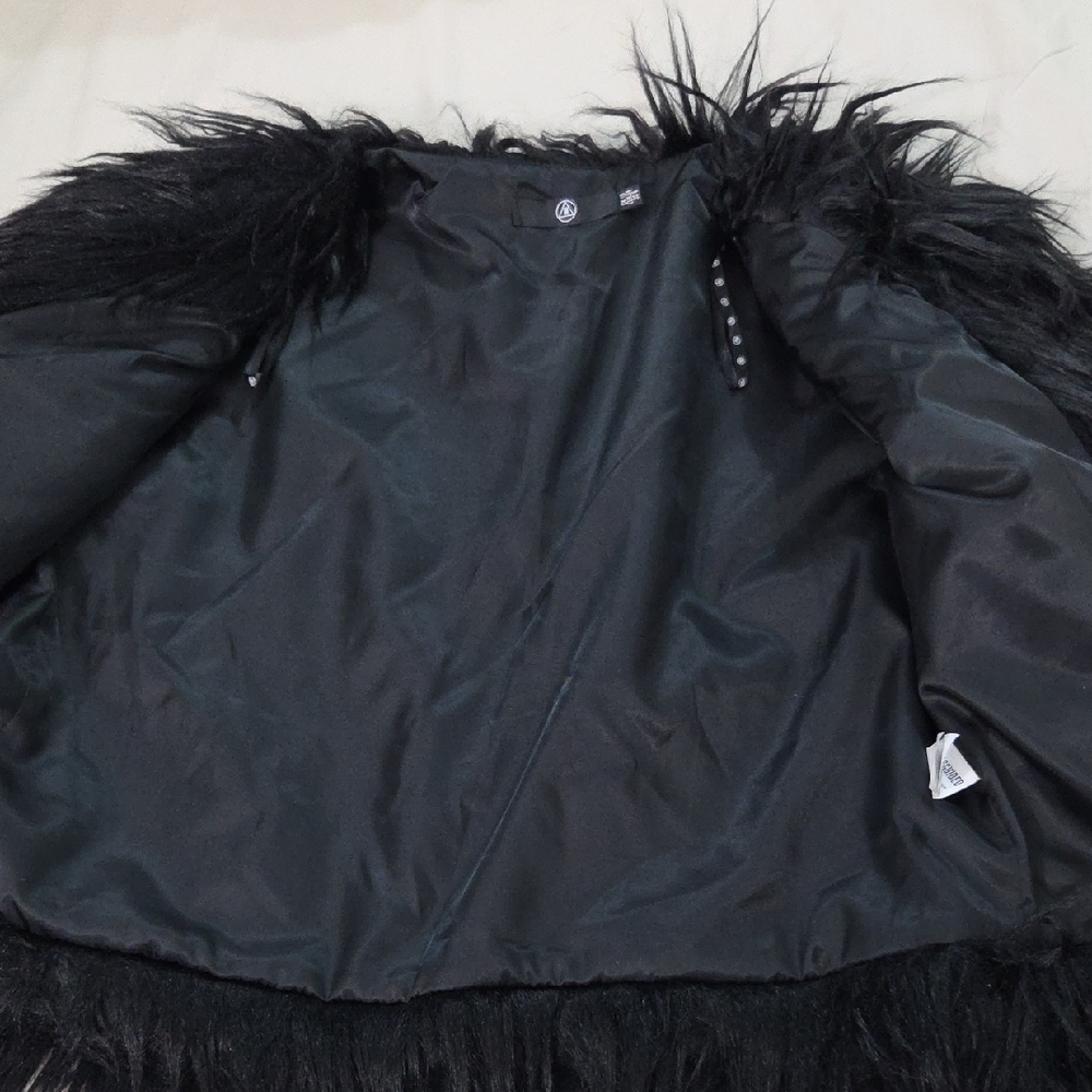 MISSGUIDED,  Black Faux Fur Jacket - Picture 6 of 9